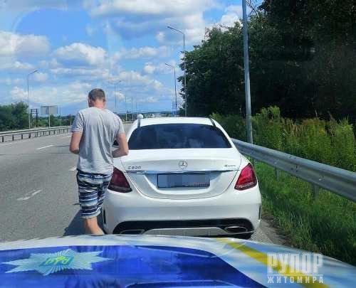 ϳ   Mercedes    128 /