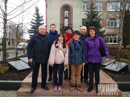 Напередодні річниці аварії на ЧАЕС Житомирщину відвідала японська делегація – представники освітньої громадськості Напередодні річниці аварії на ЧАЕС Житомирщину відвідала японська делегація – представники освітньої громадськості