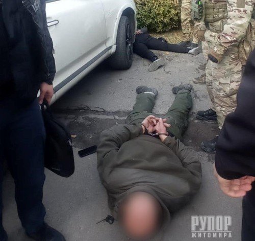 Банда вимагачів з Житомирщини викрала чоловіка та вимагала за нього 230 тис грн Банда вимагачів з Житомирщини викрала чоловіка та вимагала за нього 230 тис грн