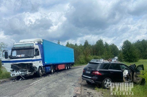    : ³   Mercedes-Benz   Volvo