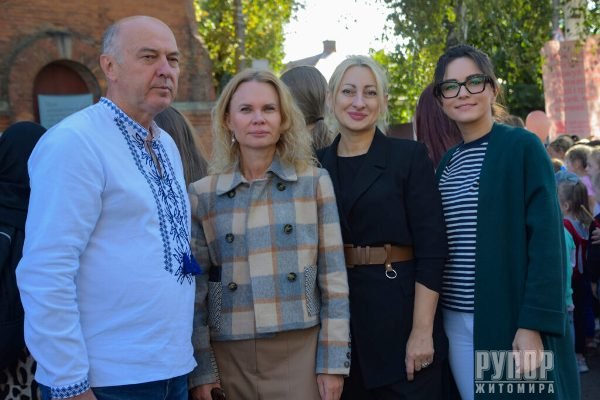 -       :     . . ²