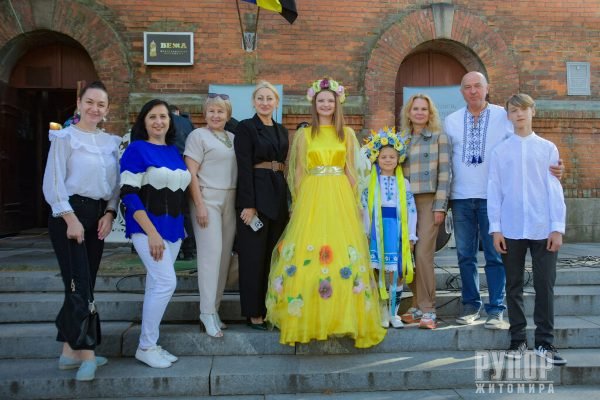 -       :     . . ²