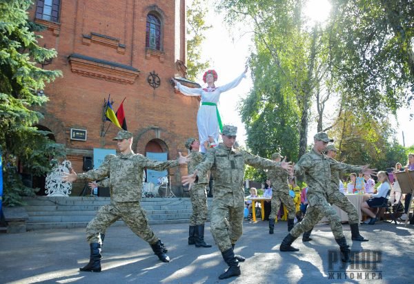 -       :     . . ²