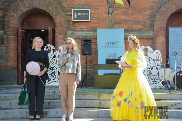 -       :     . . ²