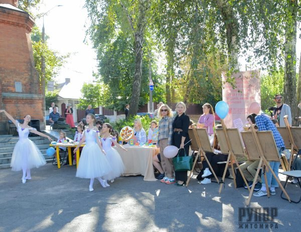 -       :     . . ²