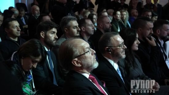 ��������� ������������ ���� ������ � ���������� �����-����� ��������� � �������