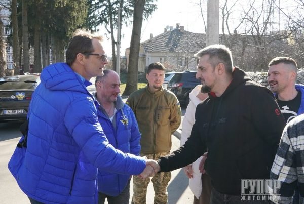        Athletes For Ukraine  ͳ