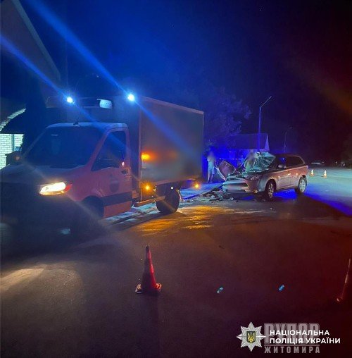    Mitsubishi    Mercedes-Benz:   