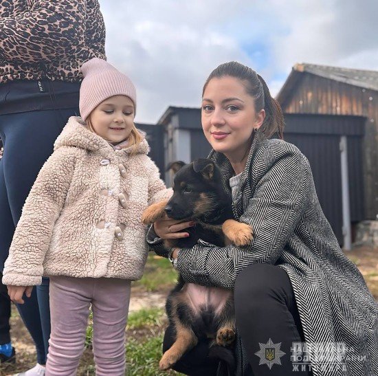 Поліцейські Житомирської академії відвідали сім’ю загиблого Героя і здійснили маленьку мрію його батька Поліцейські Житомирської академії відвідали сім’ю загиблого Героя і здійснили маленьку мрію його батька