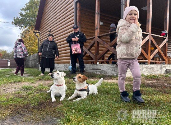Поліцейські Житомирської академії відвідали сім’ю загиблого Героя і здійснили маленьку мрію його батька Поліцейські Житомирської академії відвідали сім’ю загиблого Героя і здійснили маленьку мрію його батька