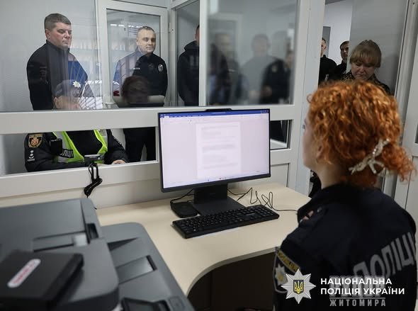   䳿:       Custody Records